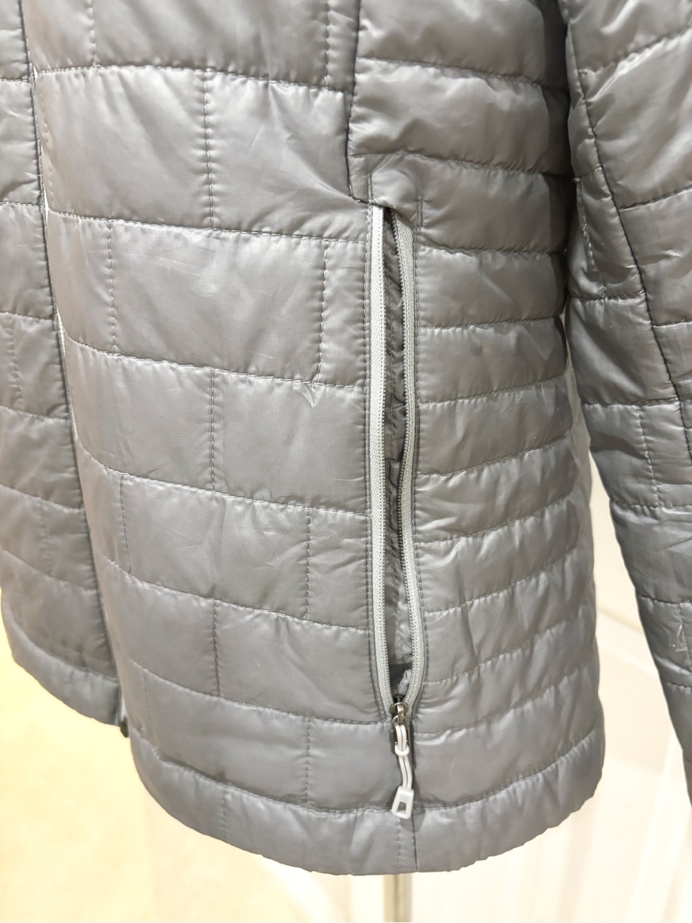 Patagonia Women's Nano Quilted Puff Jacket - Shiney Silver Small - Picture 5 of 8